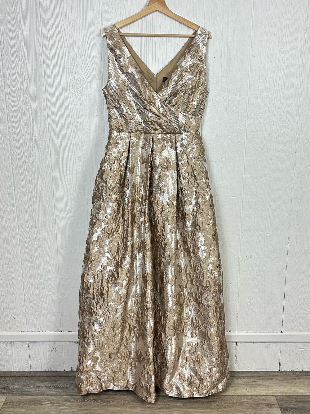 NWT Donna Karan Gold Brocade Sleeveless Wrap Ball Gown Frosted Beige 
Size 12 - Picture 3 of 16